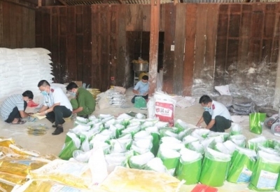 Phát hiện kho sản xuất, đóng gói thuốc thủy sản giả số lượng lớn